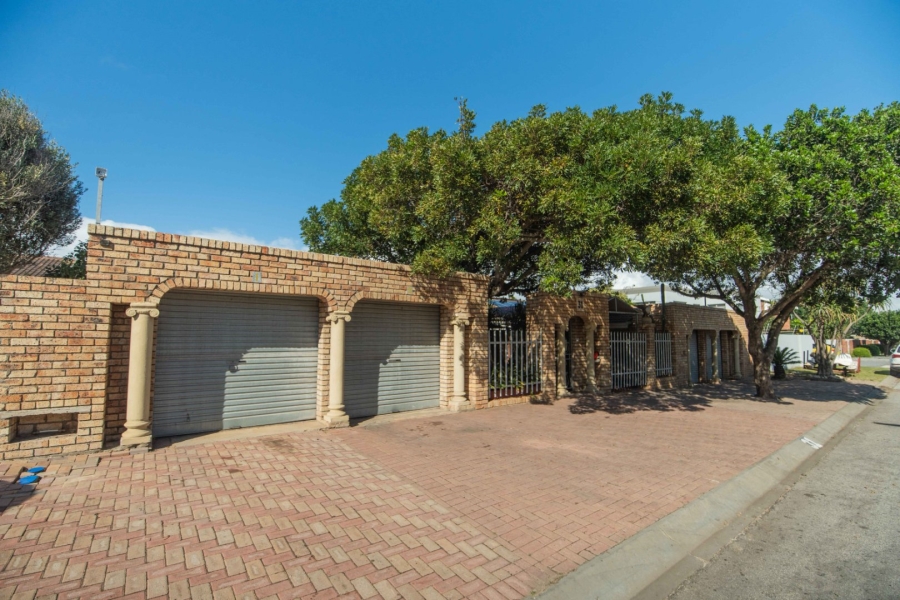 6 Bedroom Property for Sale in Bluewater Bay Eastern Cape